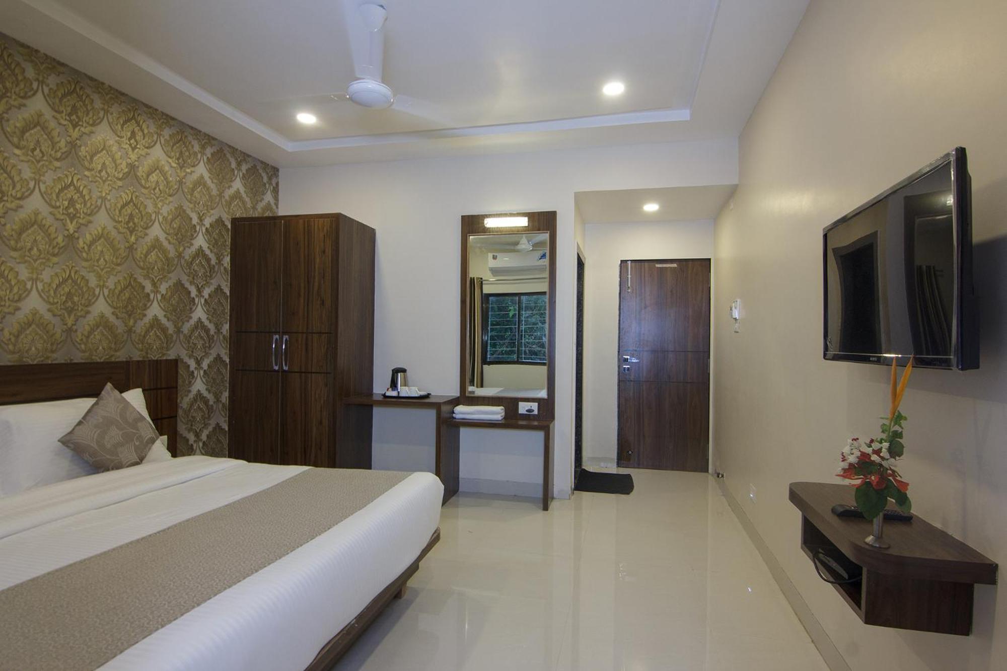 Strand Resort Lonavala Extérieur photo