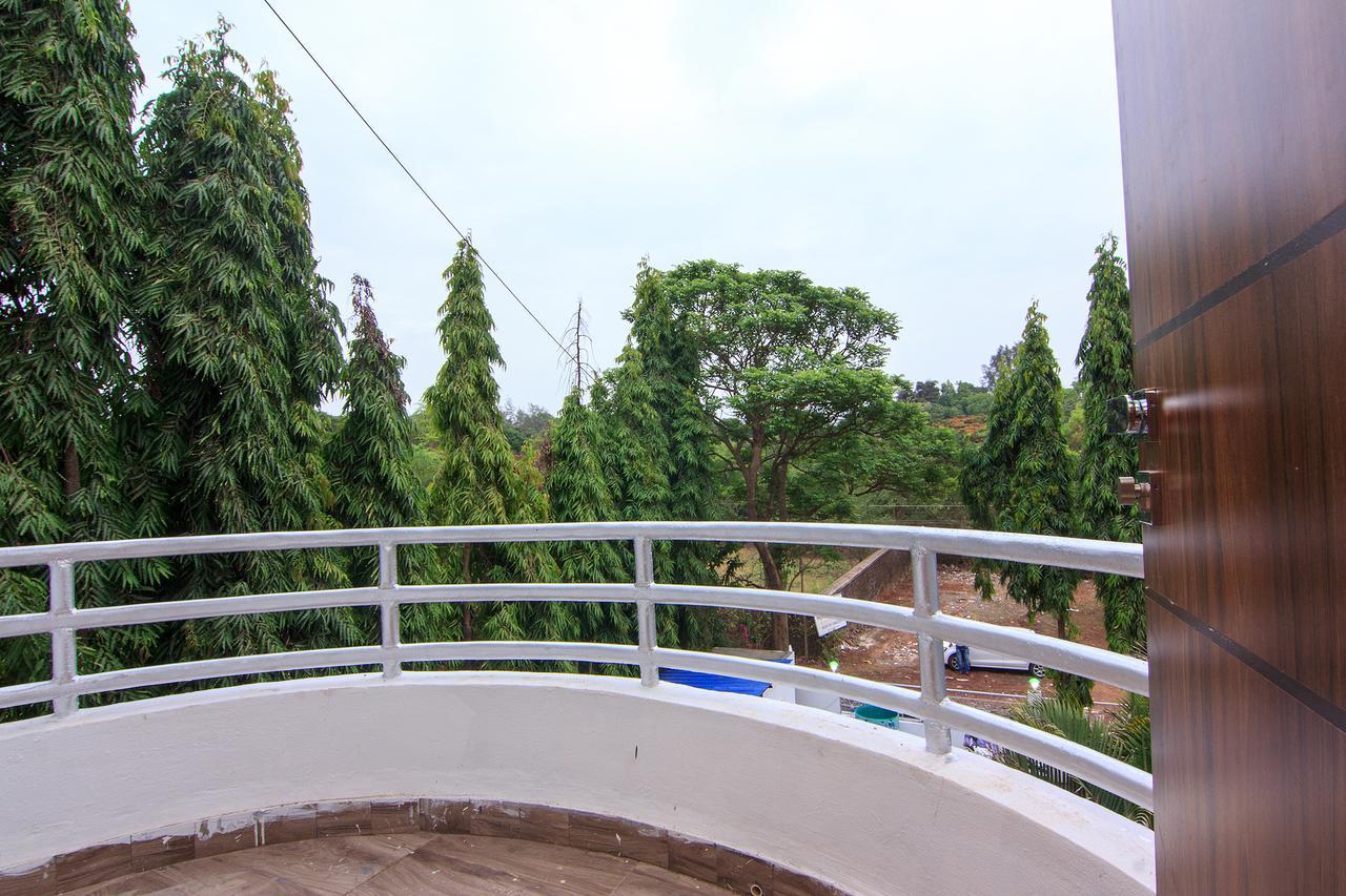 Strand Resort Lonavala Extérieur photo
