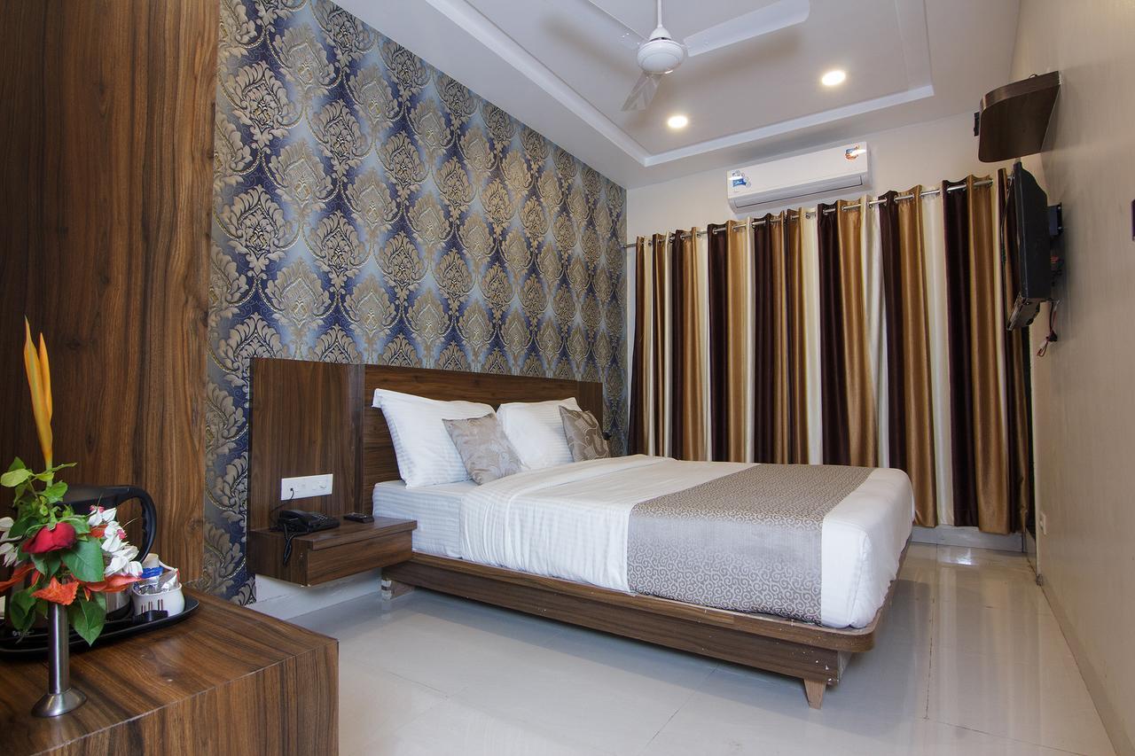 Strand Resort Lonavala Extérieur photo