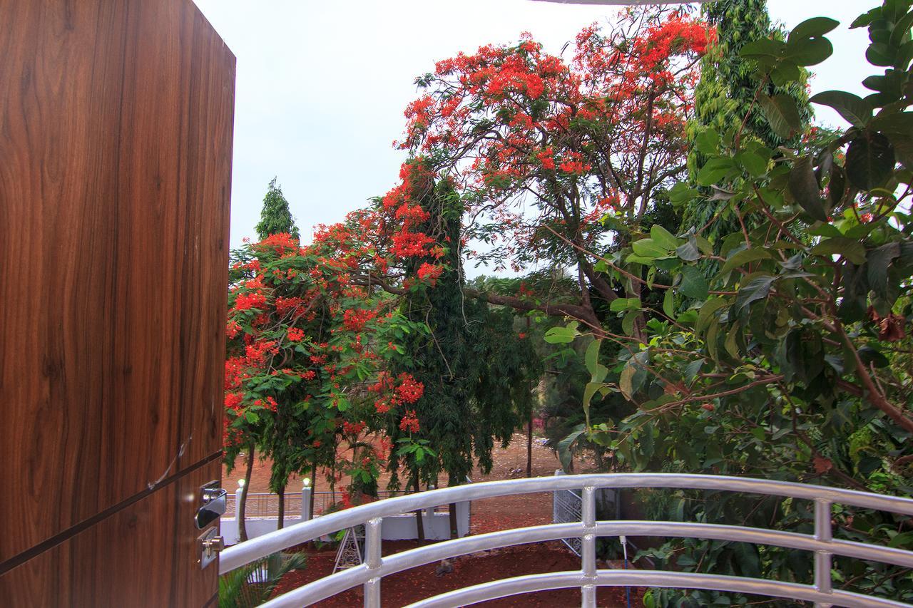 Strand Resort Lonavala Extérieur photo