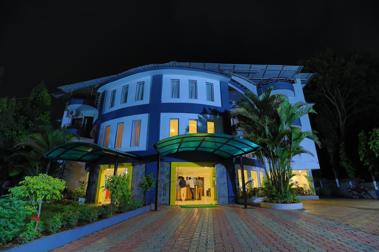 Strand Resort Lonavala Extérieur photo