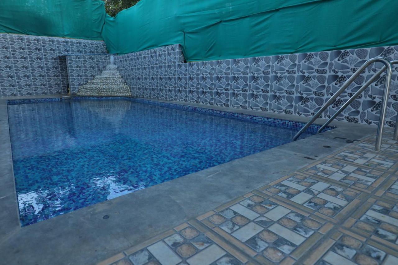 Strand Resort Lonavala Extérieur photo