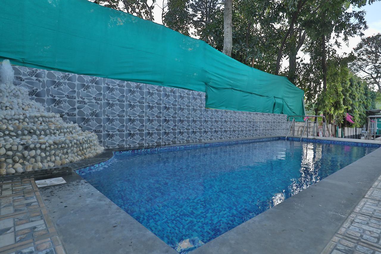 Strand Resort Lonavala Extérieur photo